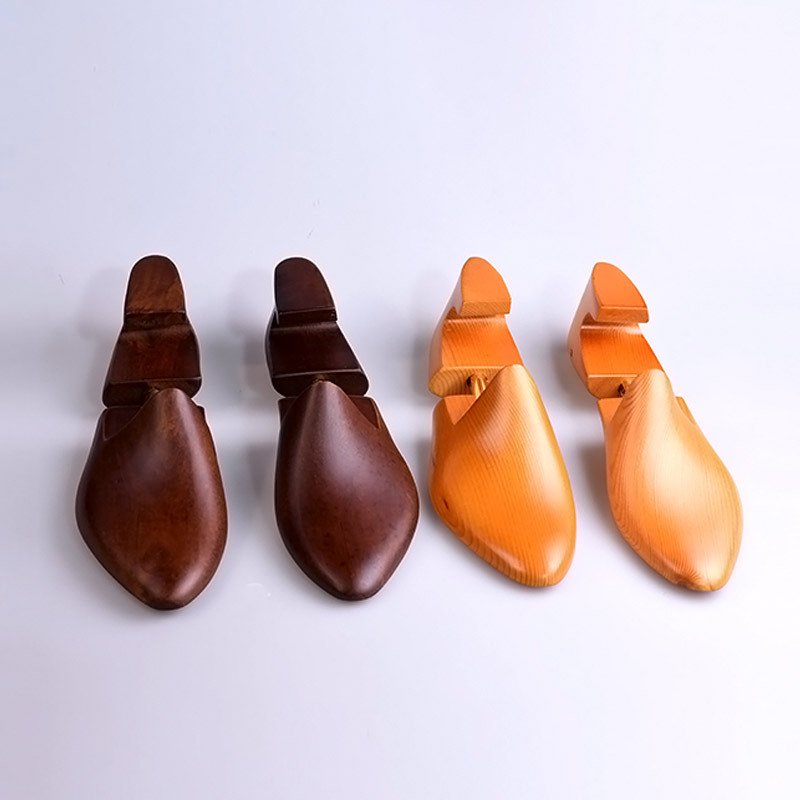 パインウッドシューラストエキスパンダー伸縮性のある形状としわ - Shoe Tree Cedar のレビューと価格